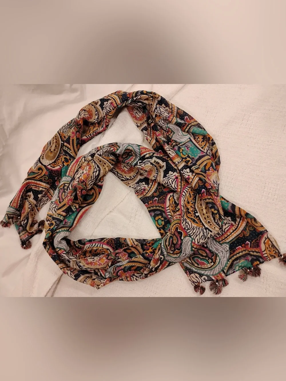 Echo paisley fall scarf with tassels. Great neutral colors. Excellent/new cond